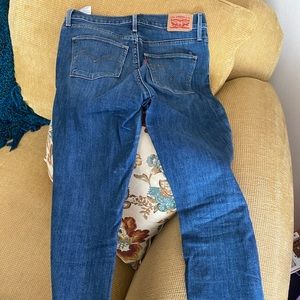 Levi’s slimming skinny crop jeans